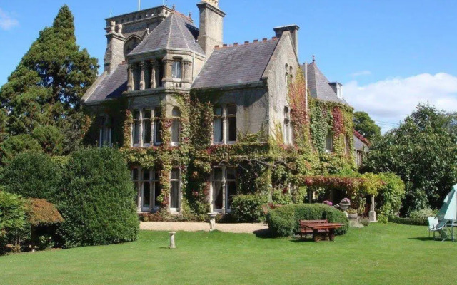 Rudloe Arms Hotel