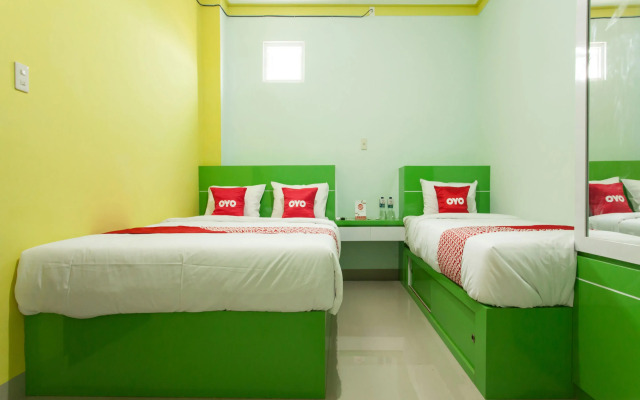 Super OYO 1763 Dinda Residence Syariah