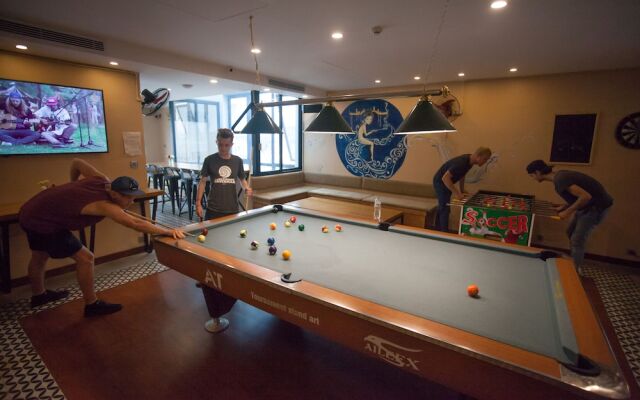 RedDoorz Hostel @ Signature Inn