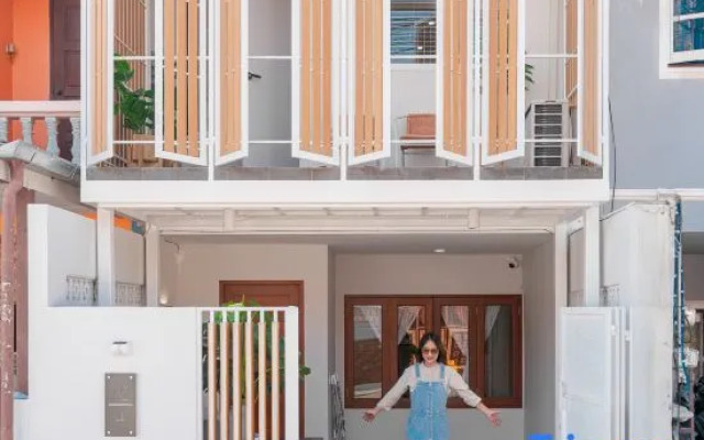Modern Townhome / 2BR near CNX moat