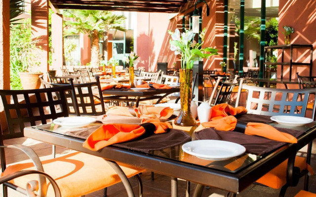 Hotel Coral And Marina