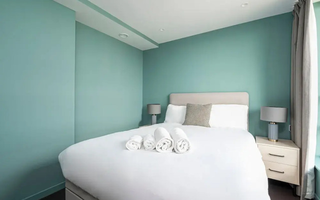Chic Three-bedroom Home in Poplar