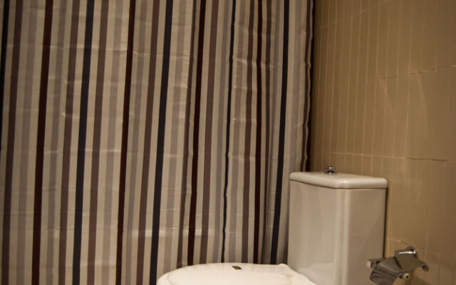 D.Dinis Low Cost Hostel