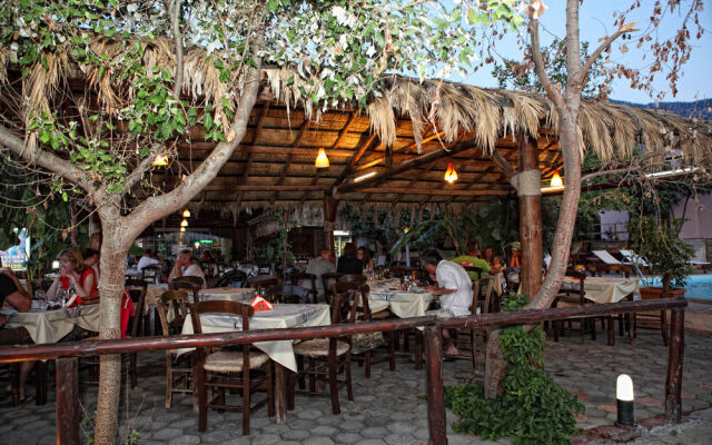 Niriides Beach Hotel