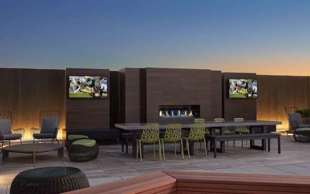 Global Luxury Suites Clarendon Metro