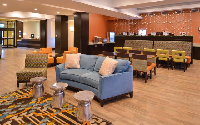 Holiday Inn Express & Suites Austin South, an IHG Hotel