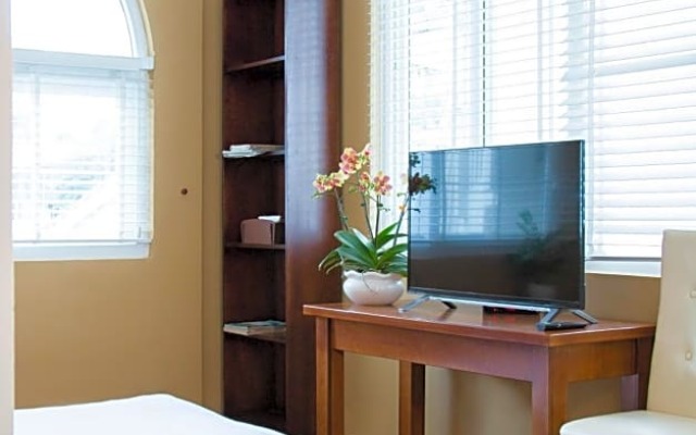 Anada Hotel Suites