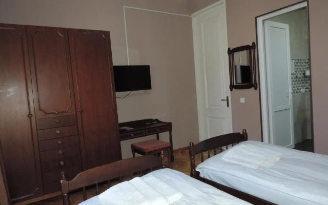 Tetriani Guesthouse