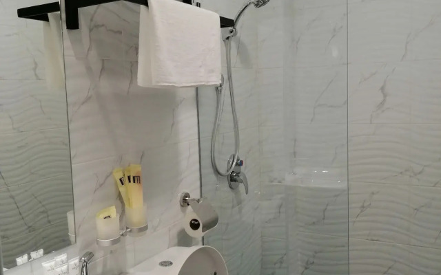 OYO M Design Hotel Taman Pertama