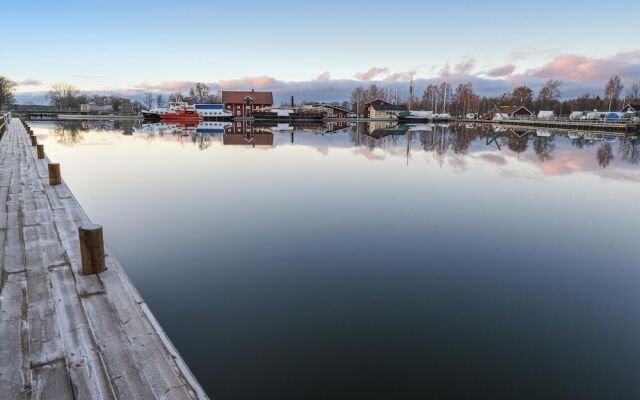 Stunning Home in Sjötorp With 3 Bedrooms and Wifi