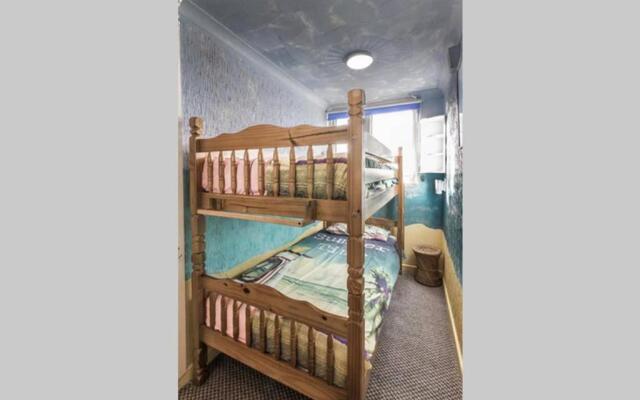 Beautiful apartment with private pool near Tenby