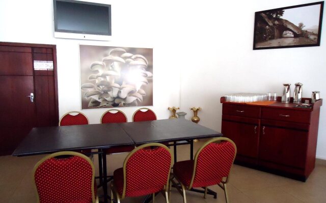 Pearlrich Hotel