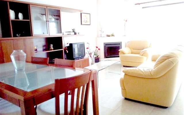 House With 2 Bedrooms in Portimão, With Pool Access and Enclosed Garde
