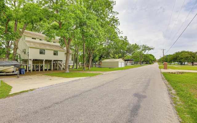 Waterfront Seguin Lake House Near Downtown