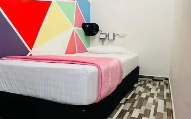 Kromatic Hostel