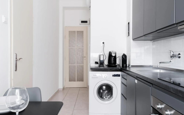 Contemporary Flat in New Town by Prague Days