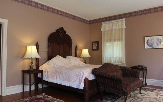 Corners Mansion Inn - A Bed & Breakfast