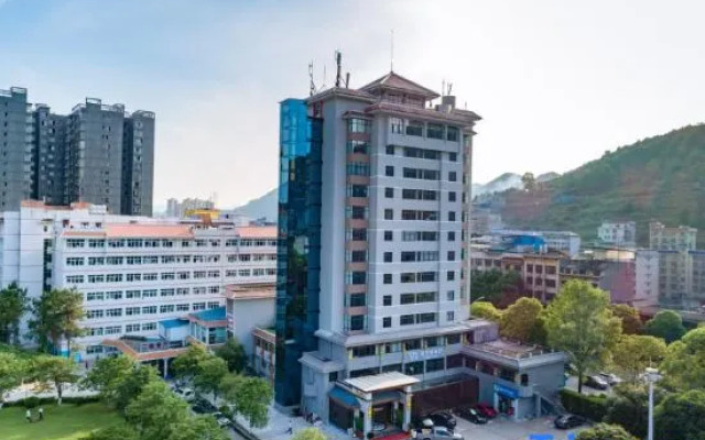 Jishou Qihang Hotel (Jishou University)