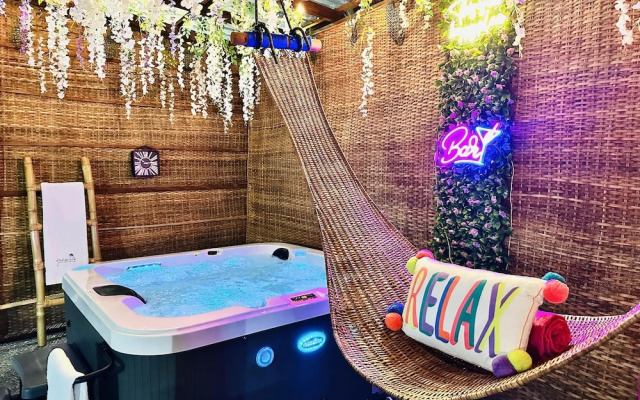 Luxurious Villa With Private Pool, Hot Tub and Bar