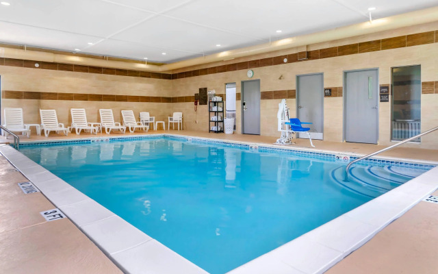 Comfort Suites Auburn Hills-Detroit