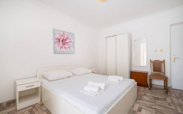 Studio Apartments Near Center 3