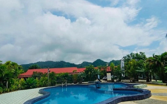 Penarak Bamboo Beach Motel