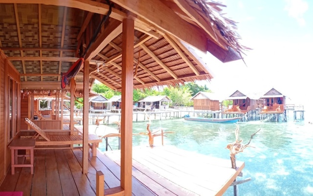 Happy Homestay Arborek – Pool – Waisai