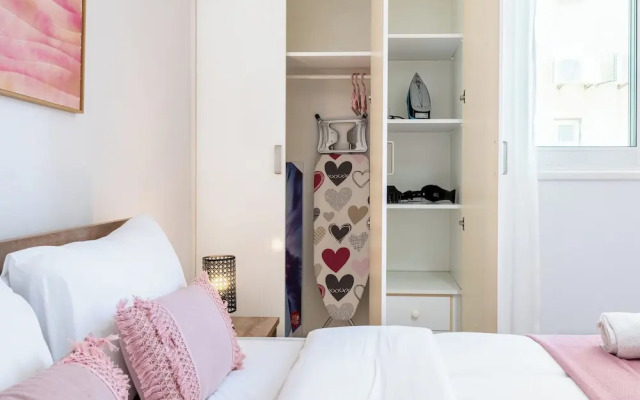 Olympus Stylish 2-BR Apt in Larnaca