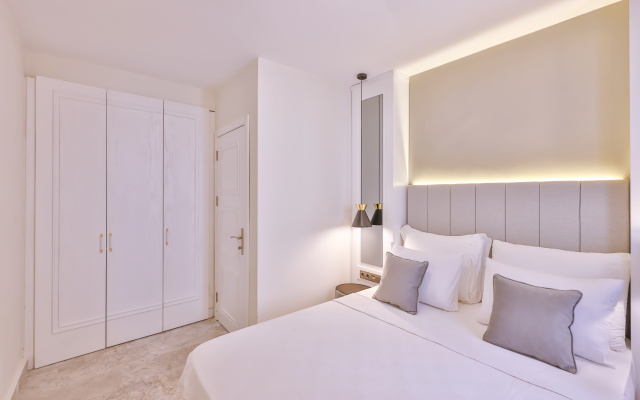 Hera Hotel