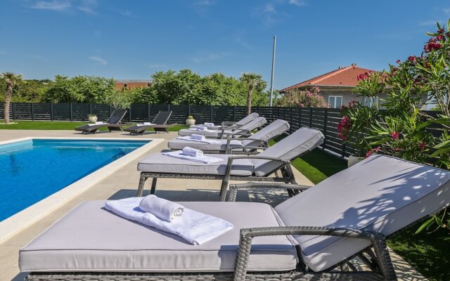 Luxury Villa Horizon with Private Pool