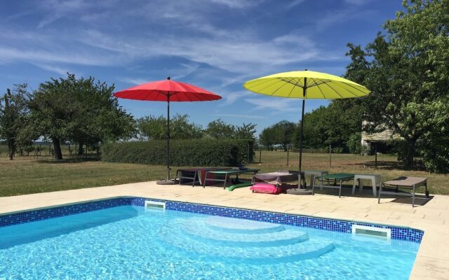 Luxurious Holiday Home in Montrichard with Pool