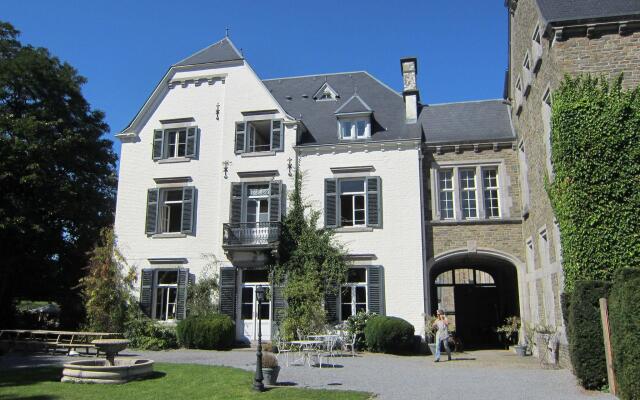 A beautiful castle in the valley of Aisne