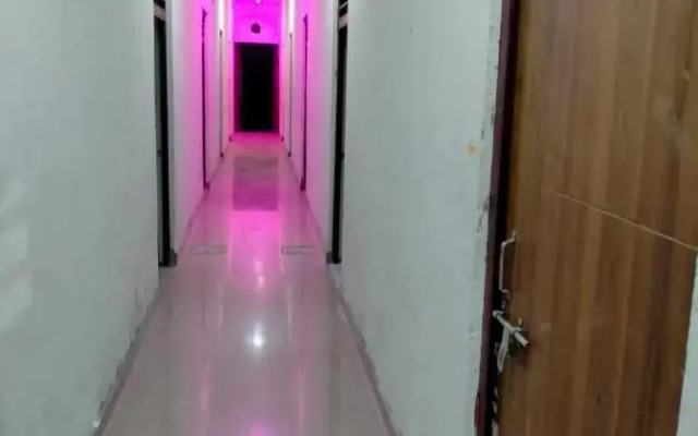 Oyo 80810F Bp Nigam Guest House