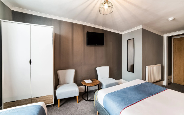 OYO Townhouse Apollo