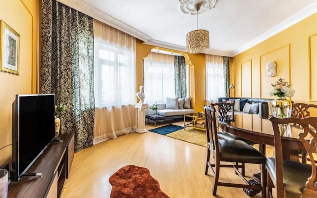 Unique Flat w Balcony 5 min to Istiklal Street