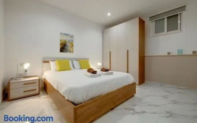 Unbeatable Location 2 Bedroom With Terrace