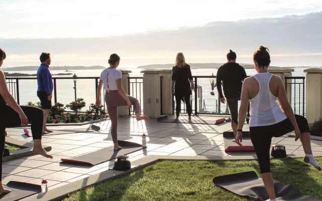 Oak Bay Beach Hotel