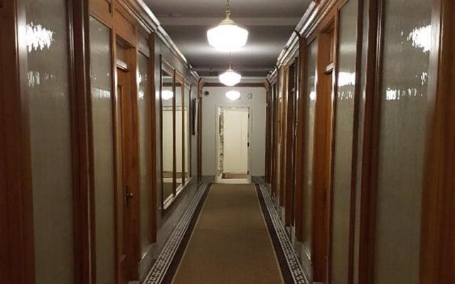 Gaslamp Plaza Suites