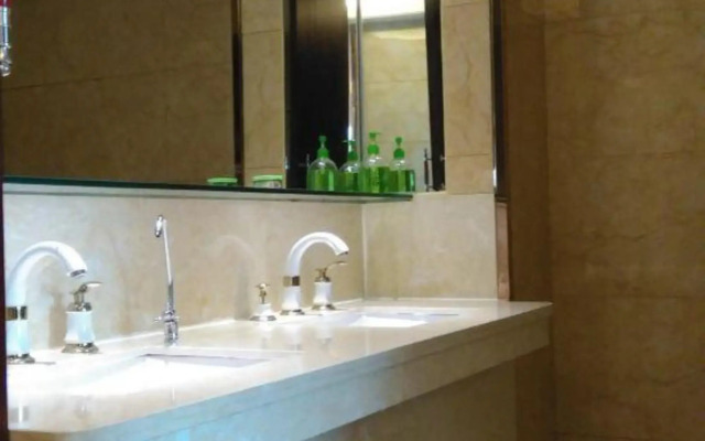 Binjiang Business Hotel