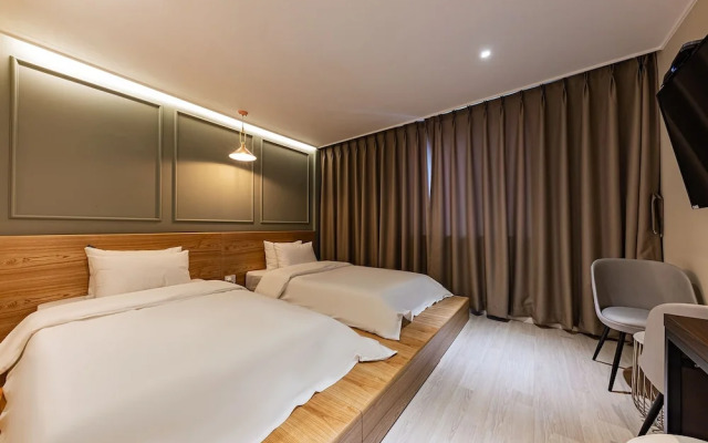 Brown Dot Hotel
