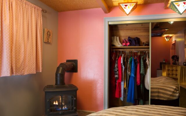 Hicksville Pines Chalets & Motel