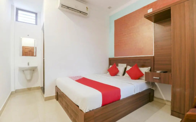 Hotel White House by OYO Rooms
