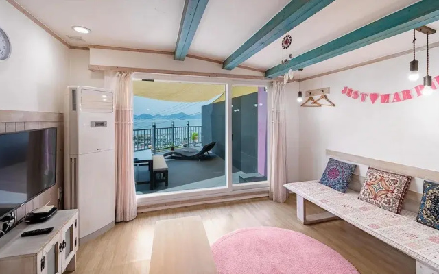 Namhae Gooreamyelmae Pension