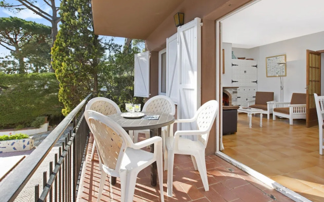 Simply Furnished Apartment With Shared Pool in Llafranc