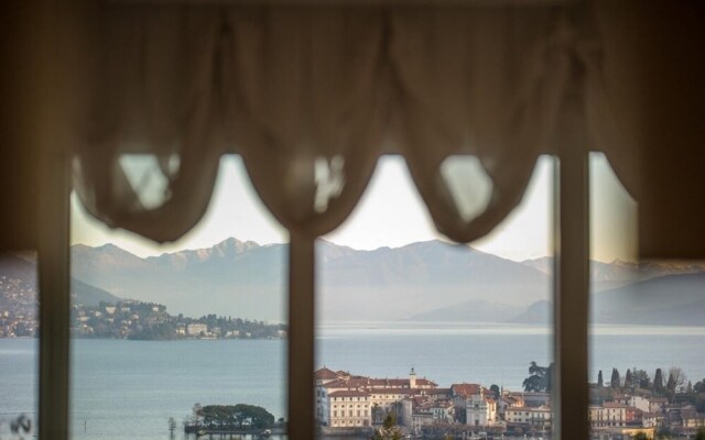 Sana Luxury Apartment in Stresa With Lake View