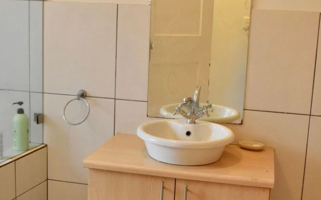 Spacious 1 Bedroom Apartment Near Table Mountain