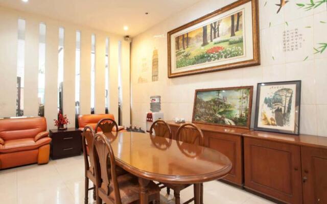 RedDoorz near Balai Kota Surabaya