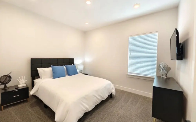 Northside Retreat Chic 3 Bdr, Pet Friendly!