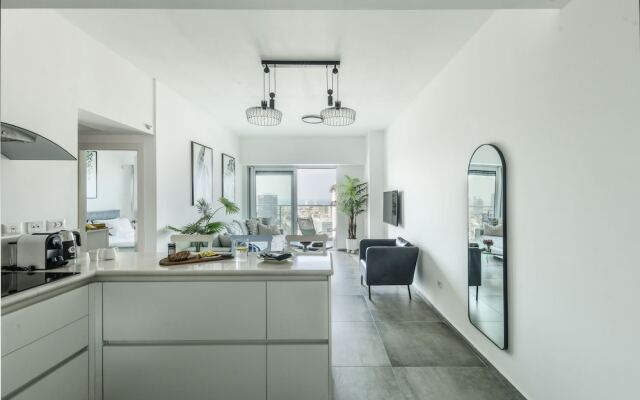 Opulent Ease 2BR Apt in Midtown