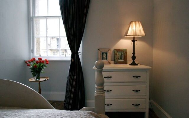 JOIVY Royal Mile Tower Apartment